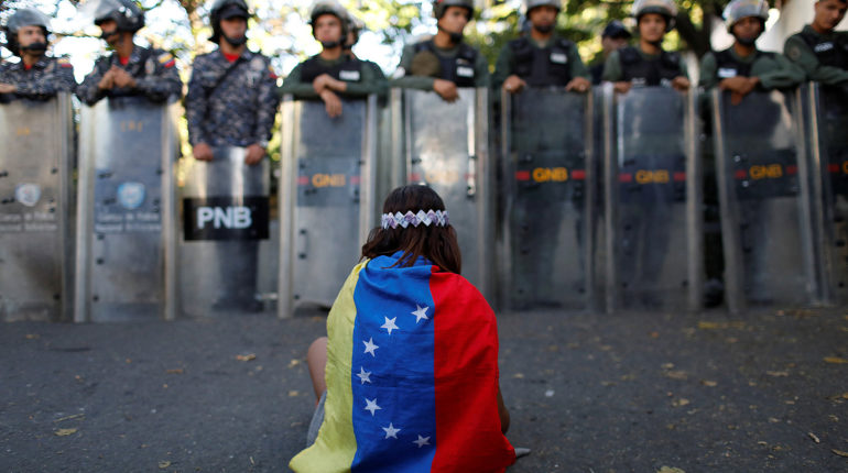 Thousands flee as Venezuelan troops clash with Colombian rebels