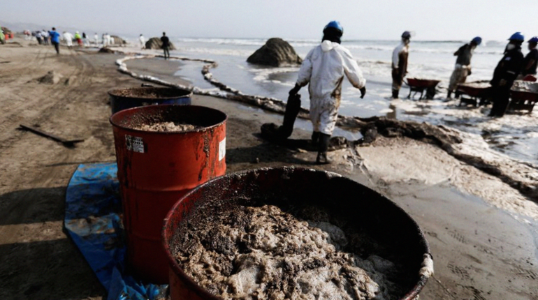 The curious hair-filled implements helping with oil spills in Peru