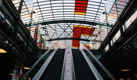 Amsterdam airport becomes first to cap flight total for the climate