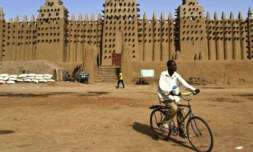 Thousands of displaced children in Mali have no legal identity