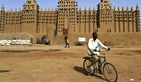 Thousands of displaced children in Mali have no legal identity