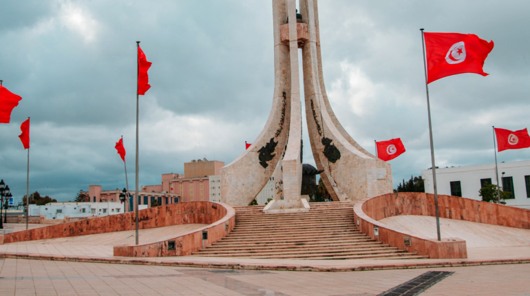 Economic crisis forces young Tunisians to migrate to Europe