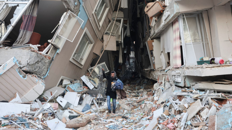 Earthquake relief teams reach Syria as searches continue in Turkey