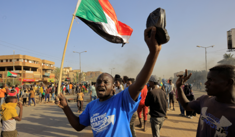 Humanitarian crisis looms as hundreds killed in Sudan clashes