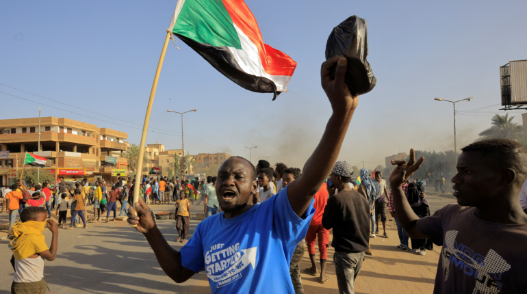 Humanitarian crisis looms as hundreds killed in Sudan clashes