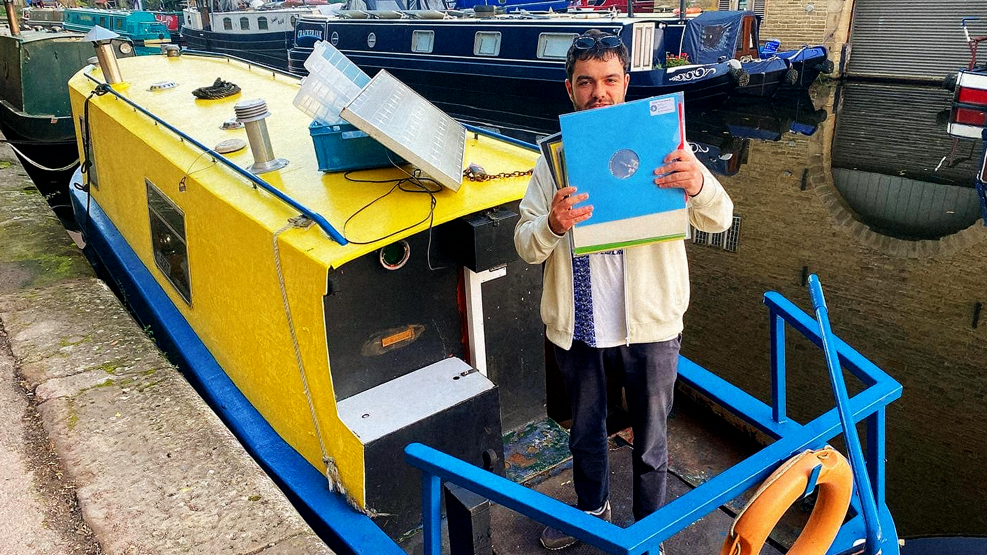 Fundraiser launched after floating shop sinks due to pollution