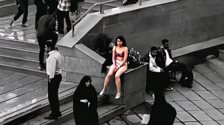An Iranian female student becomes new symbol of resistance