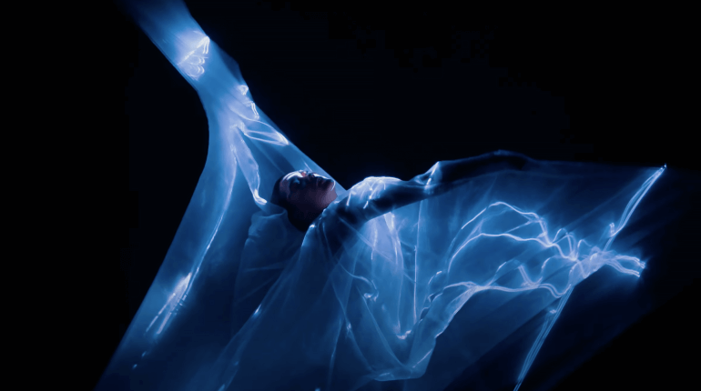 Iris Van Herpen debuts ‘living dress’ at Paris Couture Week