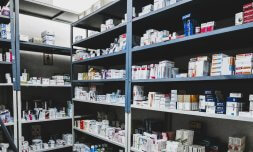 Global pharmaceutical supply derailed by the closure of the Strait of Hormuz